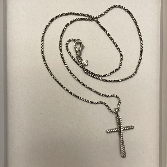David Yurman Diamond and Cable Cross - Picture 3 of 4